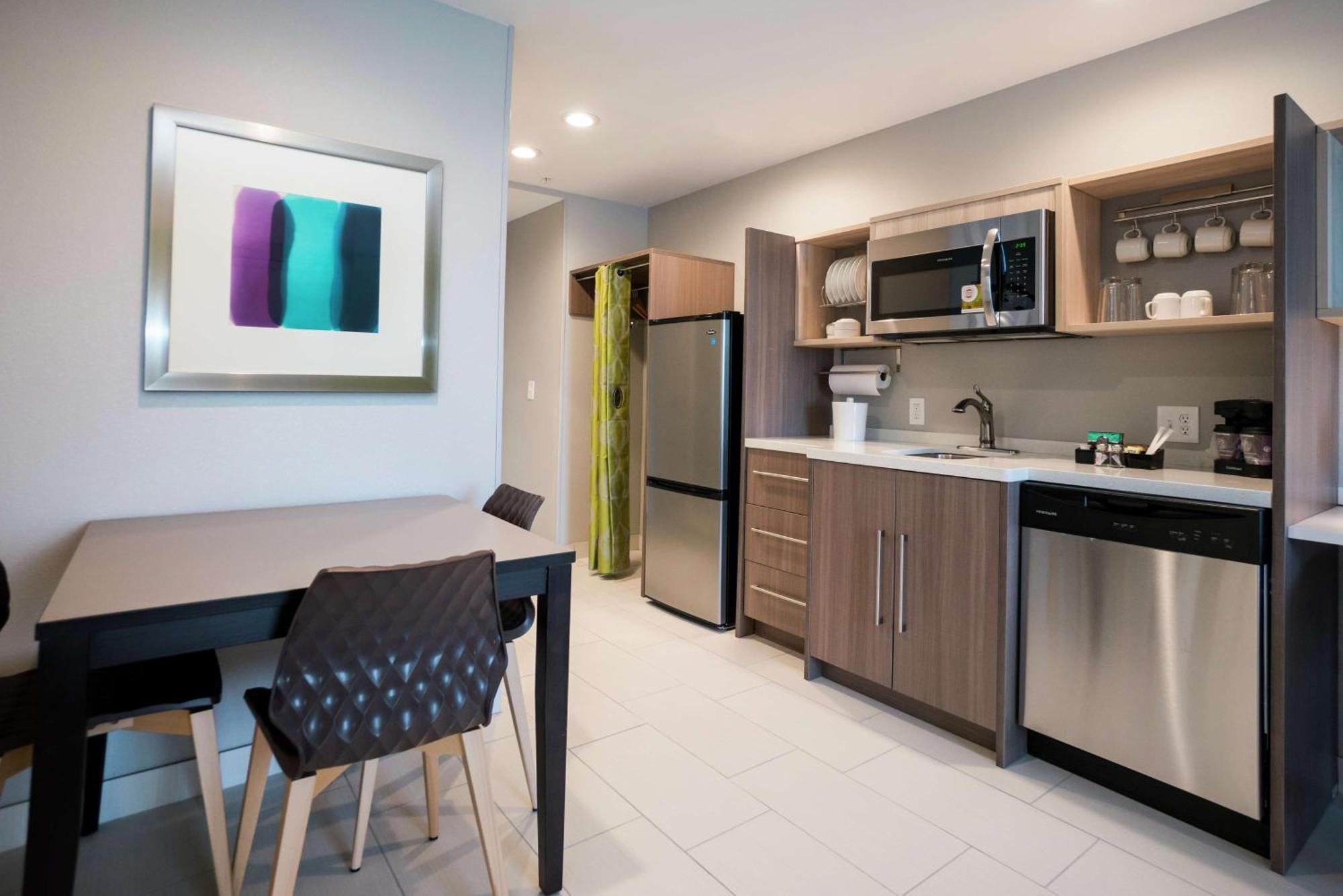 Home2 By Hilton Jackson Airport Area Hotel 3*